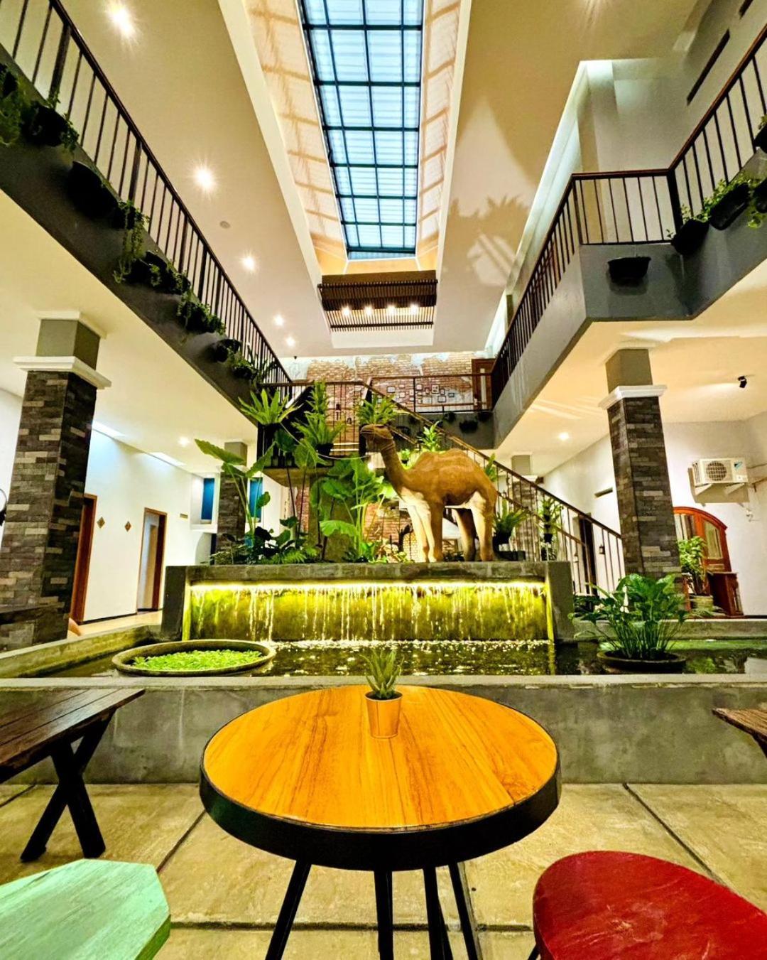 Hotel Sriti Magelang Buitenkant foto