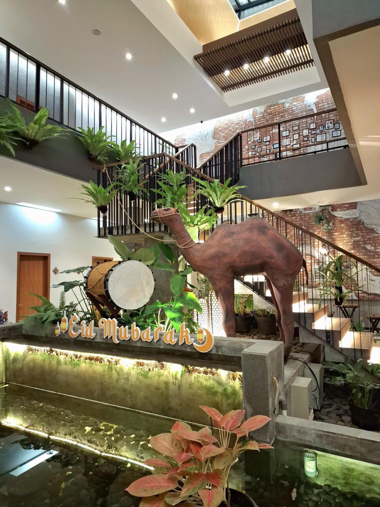 Hotel Sriti Magelang Buitenkant foto